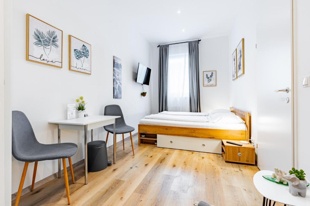 Budget Rooms West With Shared Kitchen Wien Exterior foto